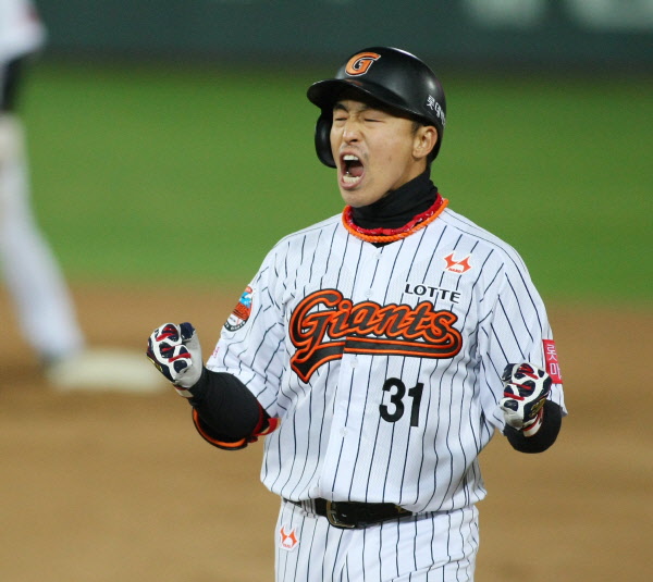 8회 첫타점을 기록하는 손아섭 선수